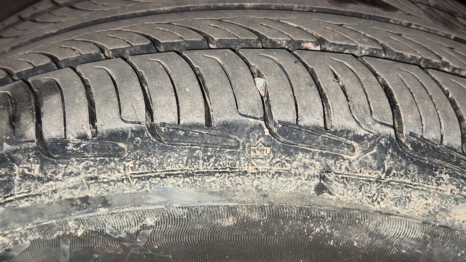 Used 2012 Volkswagen Polo Comfortline 1.2L (P) Petrol Manual tyres LEFT FRONT TYRE TREAD VIEW