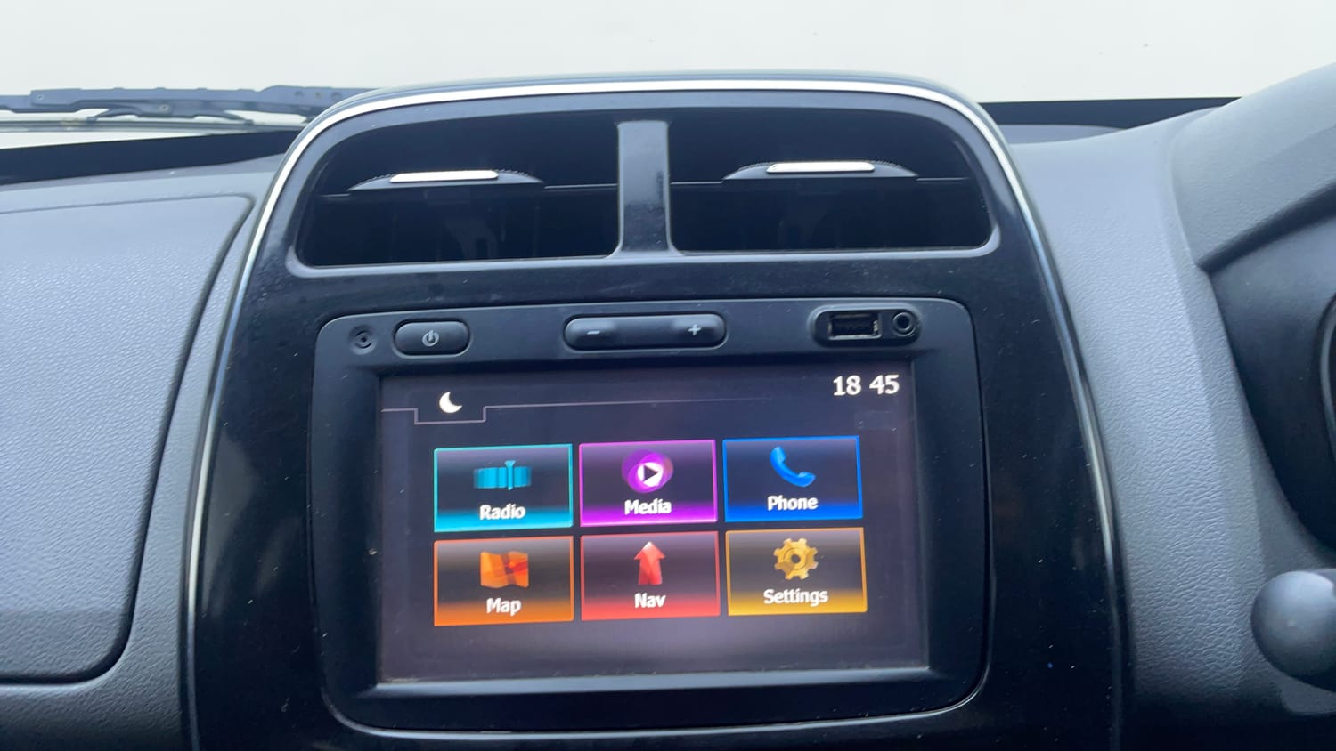 Used 2018 Renault Kwid 1.0 RXT AMT Opt Petrol Automatic top_features Touch screen infotainment system