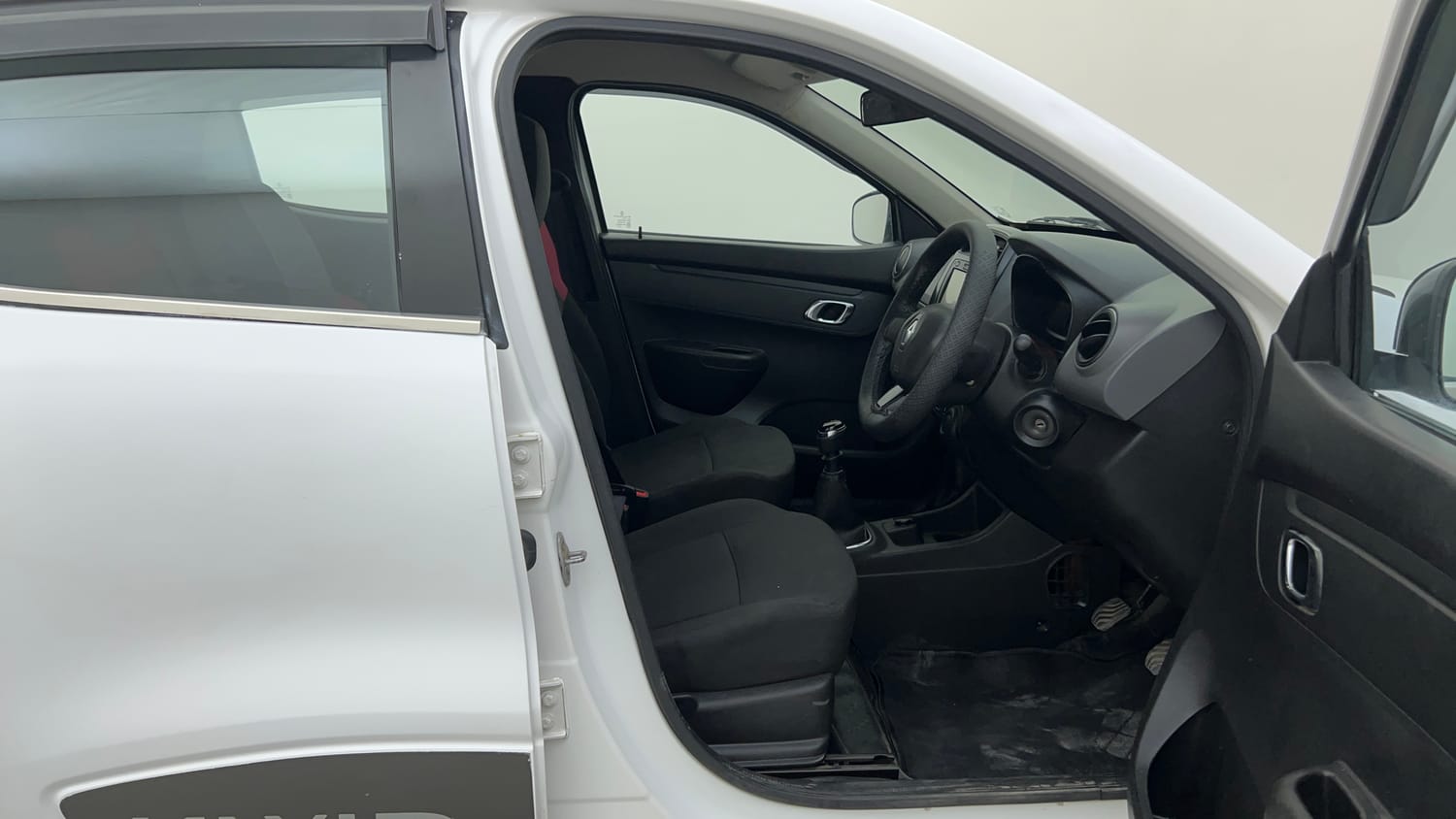 Used 2018 Renault Kwid RXT (O) 1.0 SCE Edition Petrol Manual interior RIGHT SIDE FRONT DOOR CABIN VIEW