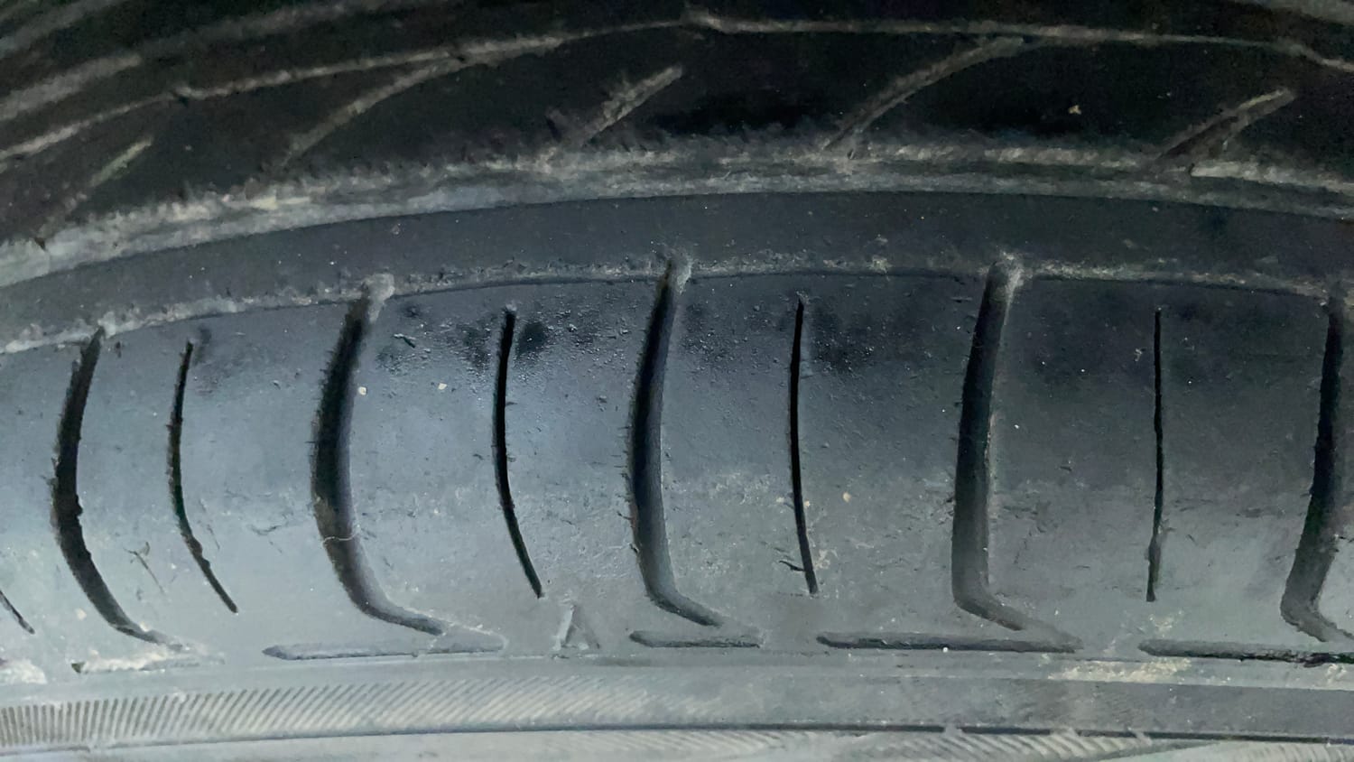 Used 2018 Maruti Suzuki Wagon R 1.0 VXI AMT Petrol Automatic tyres RIGHT FRONT TYRE TREAD VIEW