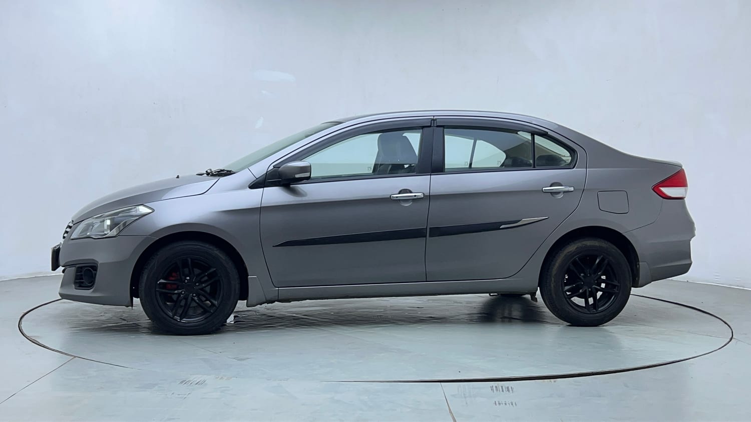 Used 2017 Maruti Suzuki Ciaz Zeta 1.3 Hybrid Diesel Manual exterior LEFT SIDE VIEW