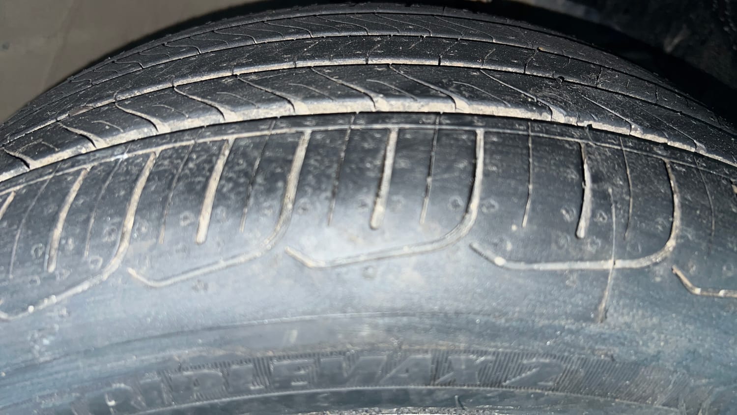 Used 2020 Toyota Glanza V CVT Petrol Automatic tyres RIGHT FRONT TYRE TREAD VIEW