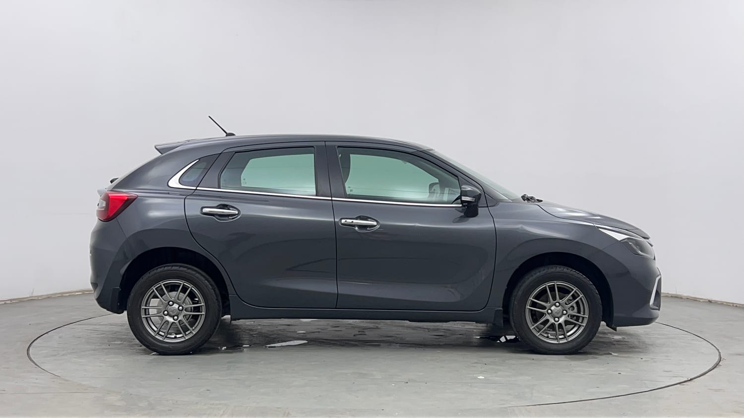 Used 2024 Toyota Glanza V AMT Petrol Automatic exterior RIGHT SIDE VIEW