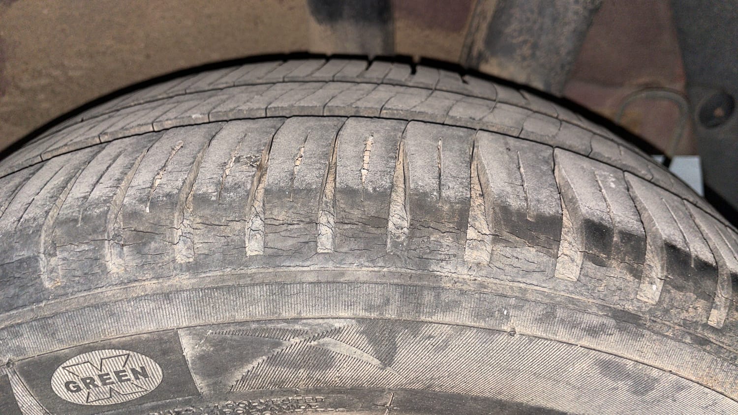 Used 2014 Hyundai Grand i10 Asta AT 1.2 Kappa VTVT Petrol Automatic tyres LEFT REAR TYRE TREAD VIEW