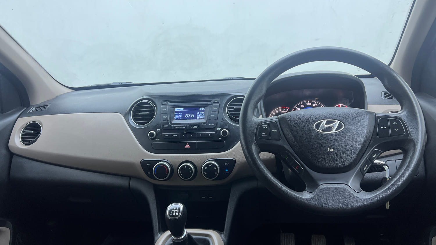 Used 2015 Hyundai Grand i10 Sportz 1.2 Kappa VTVT Petrol Manual interior DASHBOARD VIEW