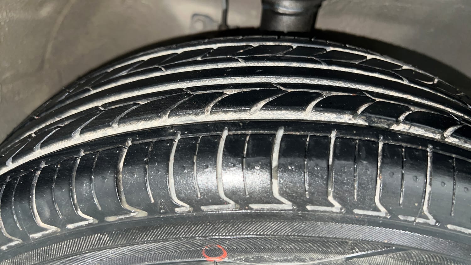 Used 2018 Maruti Suzuki Wagon R 1.0 VXI AMT Petrol Automatic tyres RIGHT FRONT TYRE TREAD VIEW
