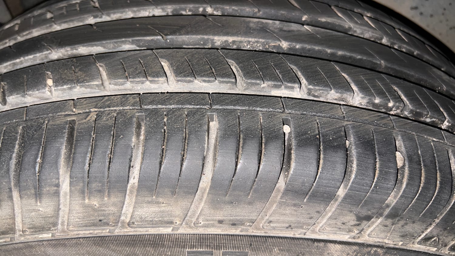 Used 2021 Tata Harrier XZA Plus Dual Tone Diesel Automatic tyres LEFT REAR TYRE TREAD VIEW