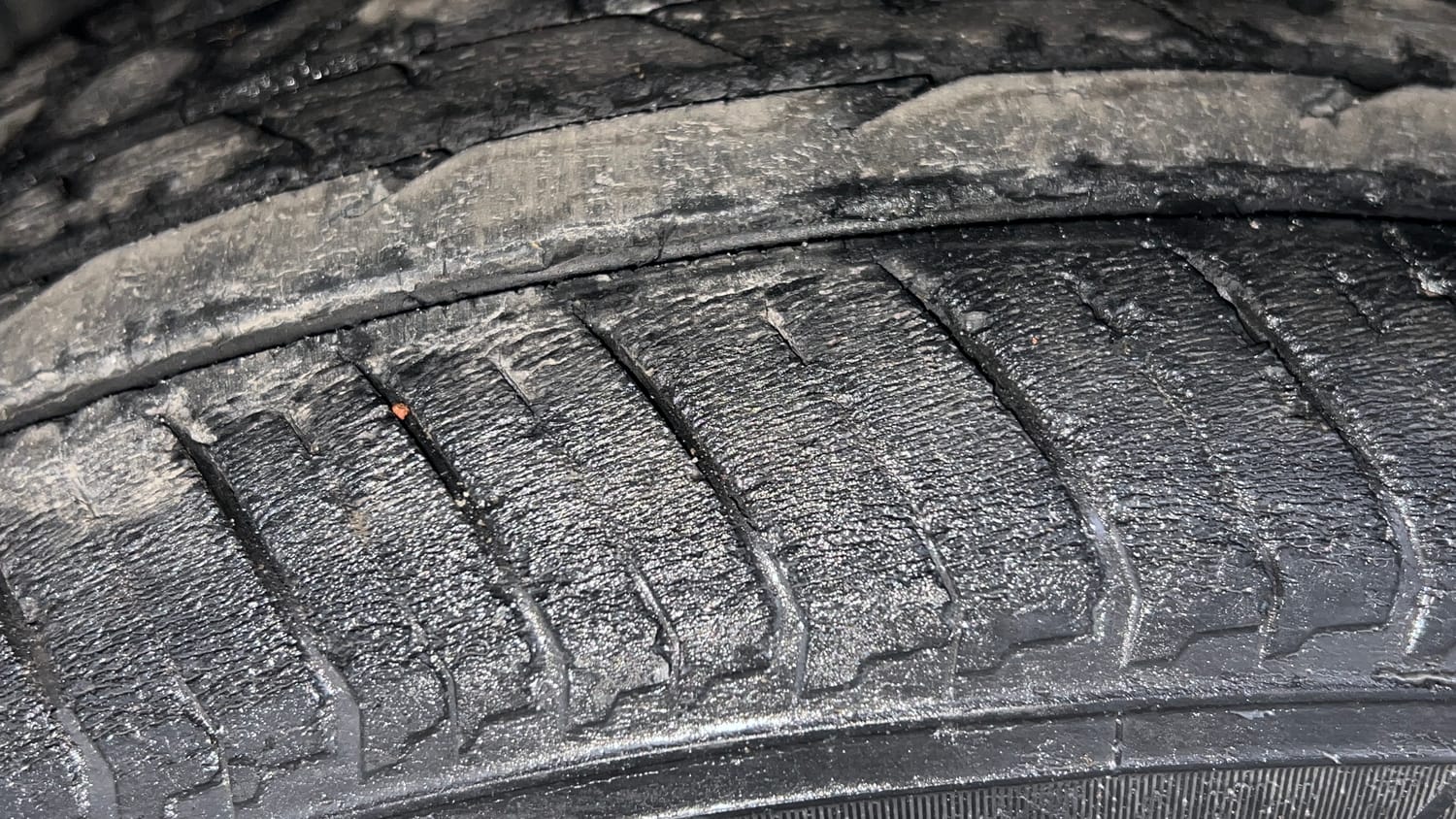 Used 2021 Nissan Magnite XL Petrol Manual tyres LEFT FRONT TYRE TREAD VIEW