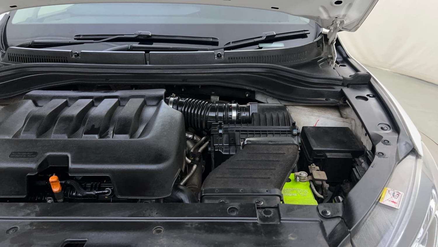 Used 2024 Mahindra XUV700 AX 5 Petrol AT 5 STR Petrol Automatic engine ENGINE LEFT SIDE HINGE & APRON VIEW