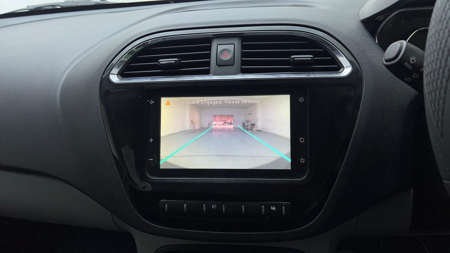 Used 2020 Tata Tiago XZ Plus Petrol Manual top_features Rear camera