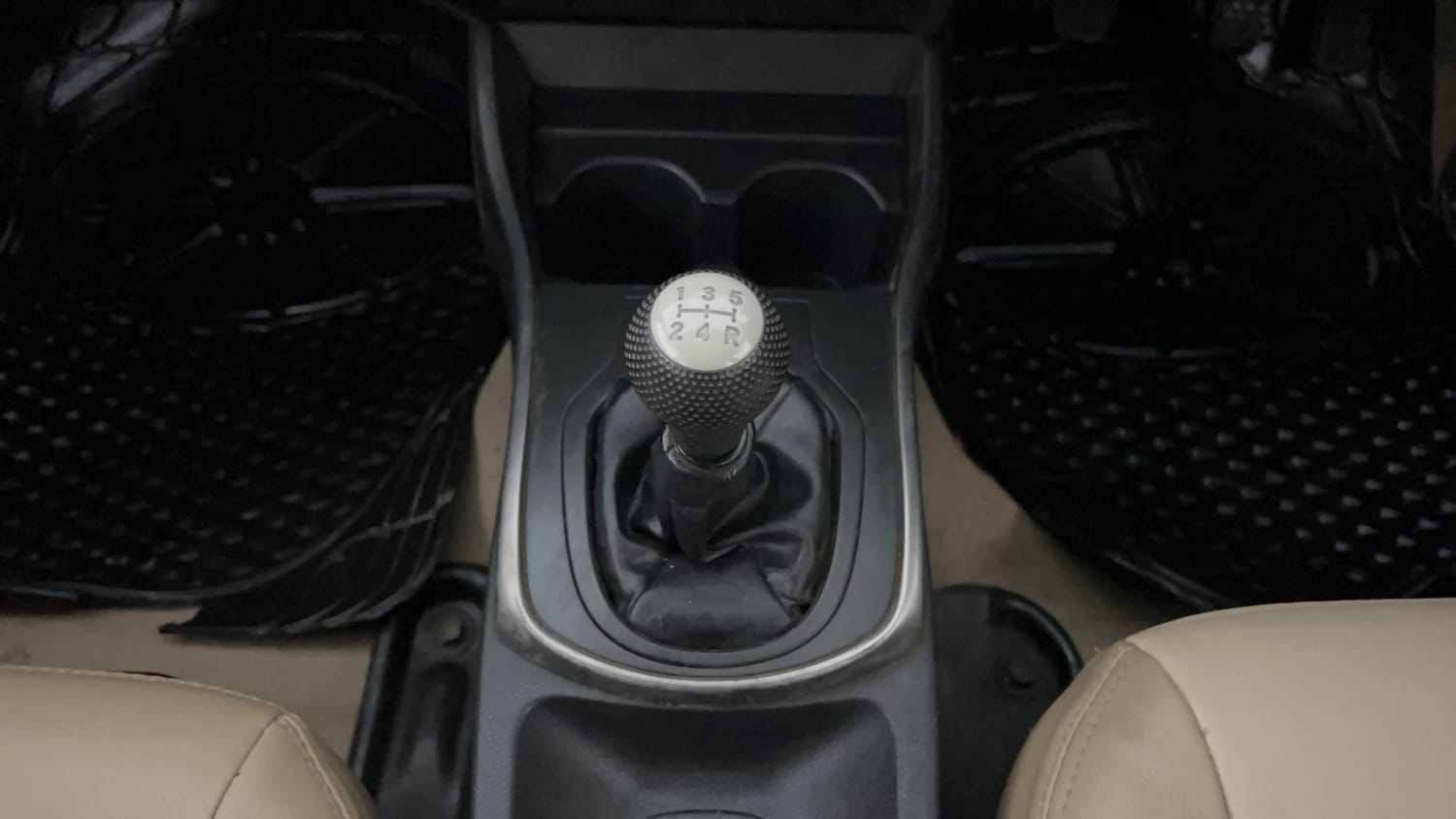 Used 2014 Honda City V Petrol Manual interior GEAR  KNOB VIEW