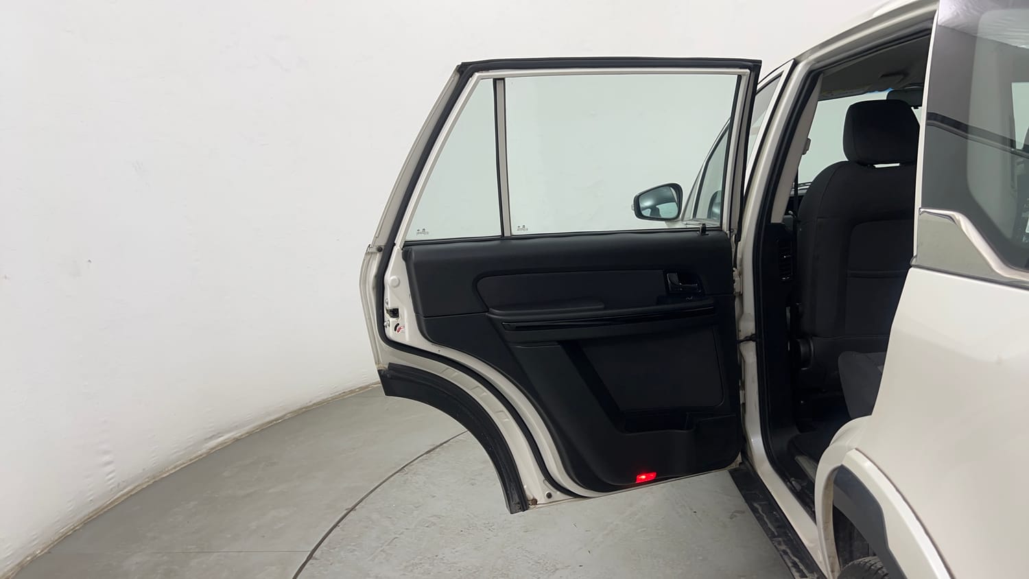 Used 2018 Tata Hexa XE 4x2 7 STR Diesel Manual interior LEFT REAR DOOR OPEN VIEW