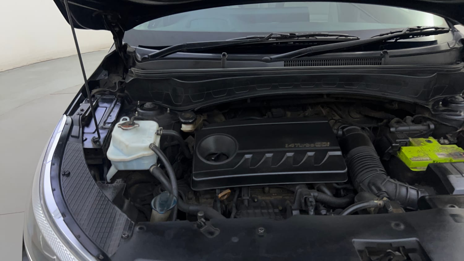 Used 2019 kia Seltos GTX Plus DCT 1.4 Petrol Automatic engine ENGINE RIGHT SIDE HINGE & APRON VIEW