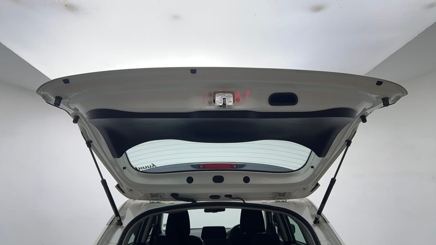 Used 2023 Maruti Suzuki Grand Vitara Zeta Smart Hybrid Petrol Manual interior DICKY DOOR OPEN VIEW