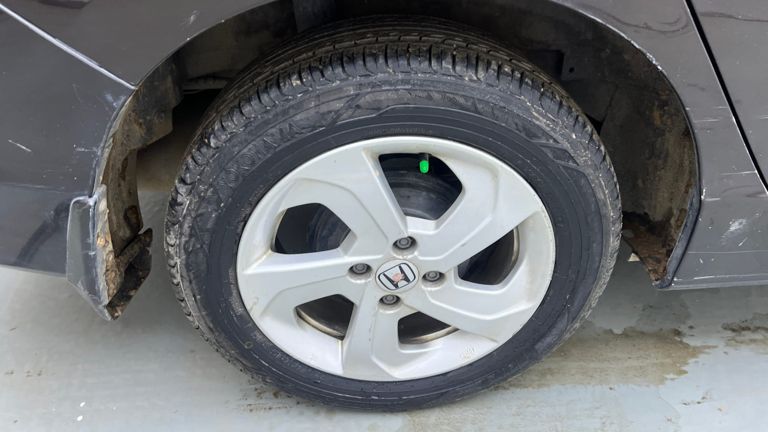 Used 2014 Honda City SV Diesel Diesel Manual tyres RIGHT REAR TYRE RIM VIEW