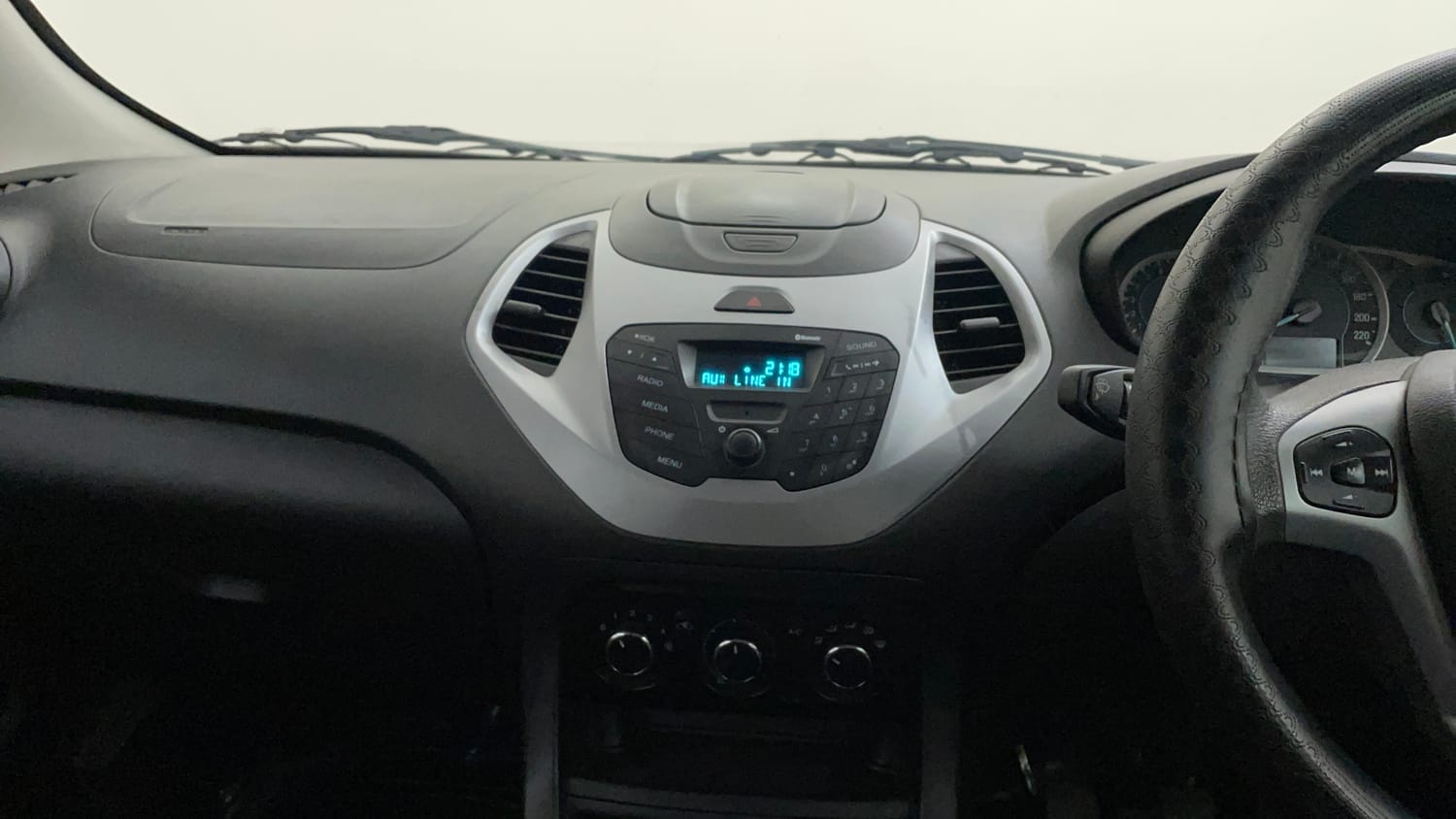 Used 2016 Ford Figo Trend 1.2 Ti-VCT Petrol Manual top_features Integrated (in-dash) music system