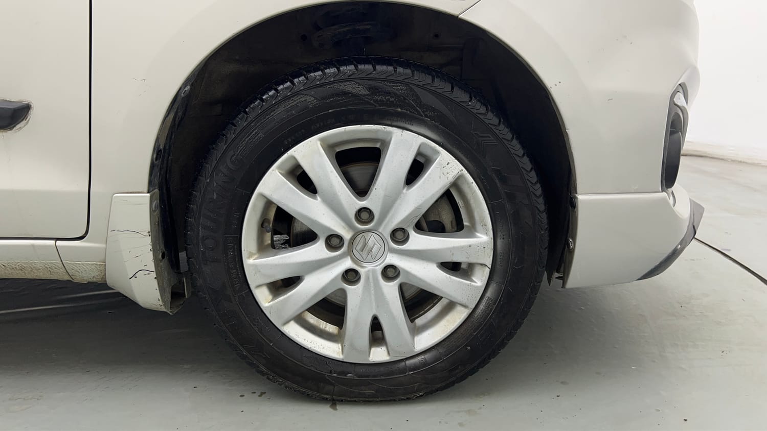 Used 2018 Maruti Suzuki Ertiga ZXI+ Petrol Manual tyres RIGHT FRONT TYRE RIM VIEW