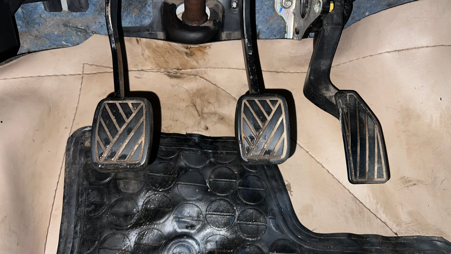 Used 2014 Maruti Suzuki Celerio VXi Petrol Manual interior PEDALS VIEW