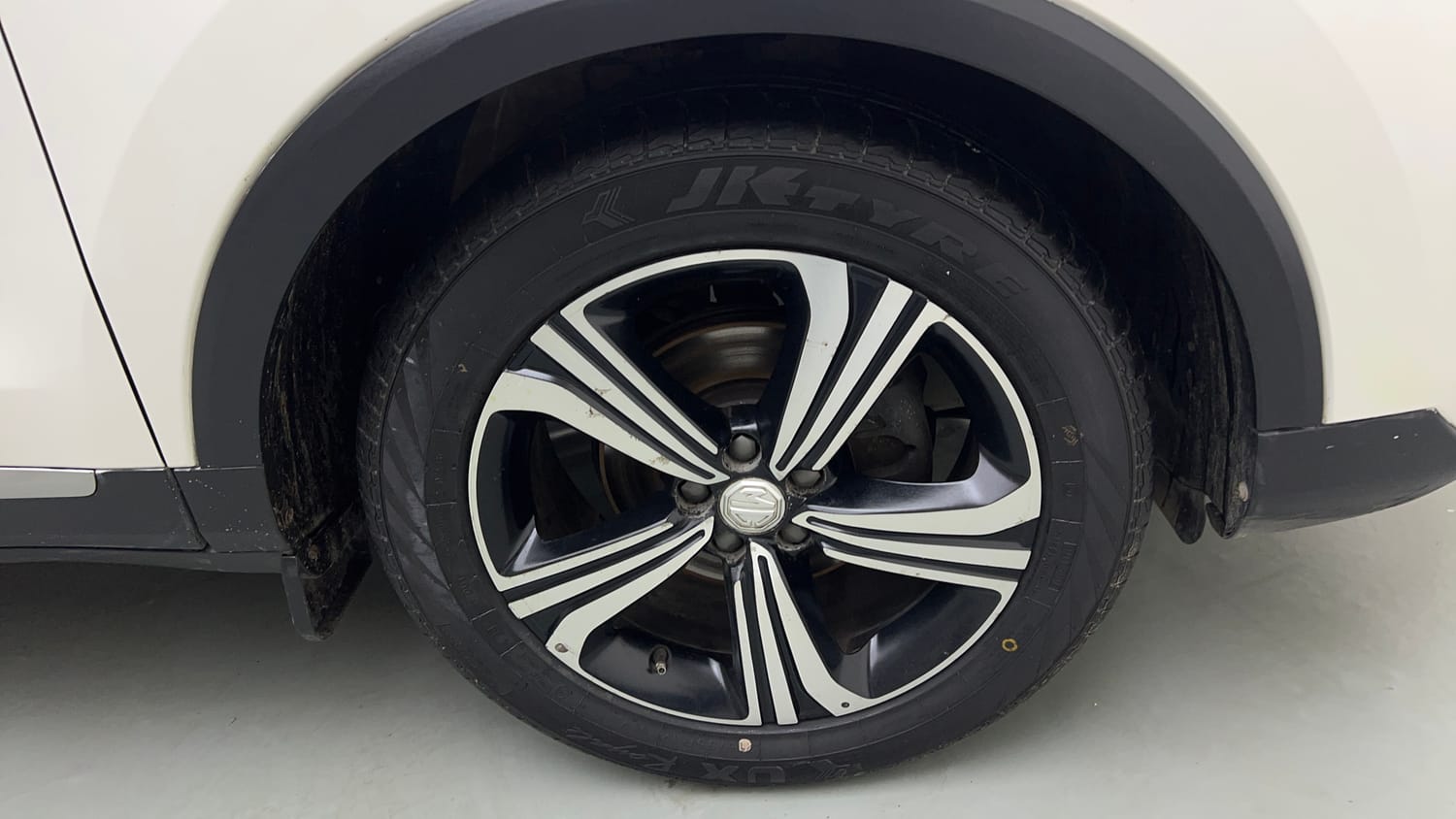 Used 2023 MG Motors Astor Super EX 1.5 MT Petrol Manual tyres RIGHT FRONT TYRE RIM VIEW