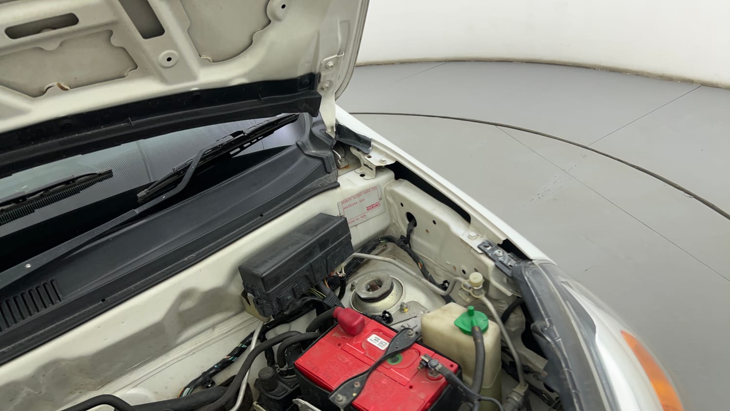 Used 2019 Maruti Suzuki Alto 800 LXi Petrol Manual engine ENGINE LEFT SIDE HINGE & APRON VIEW