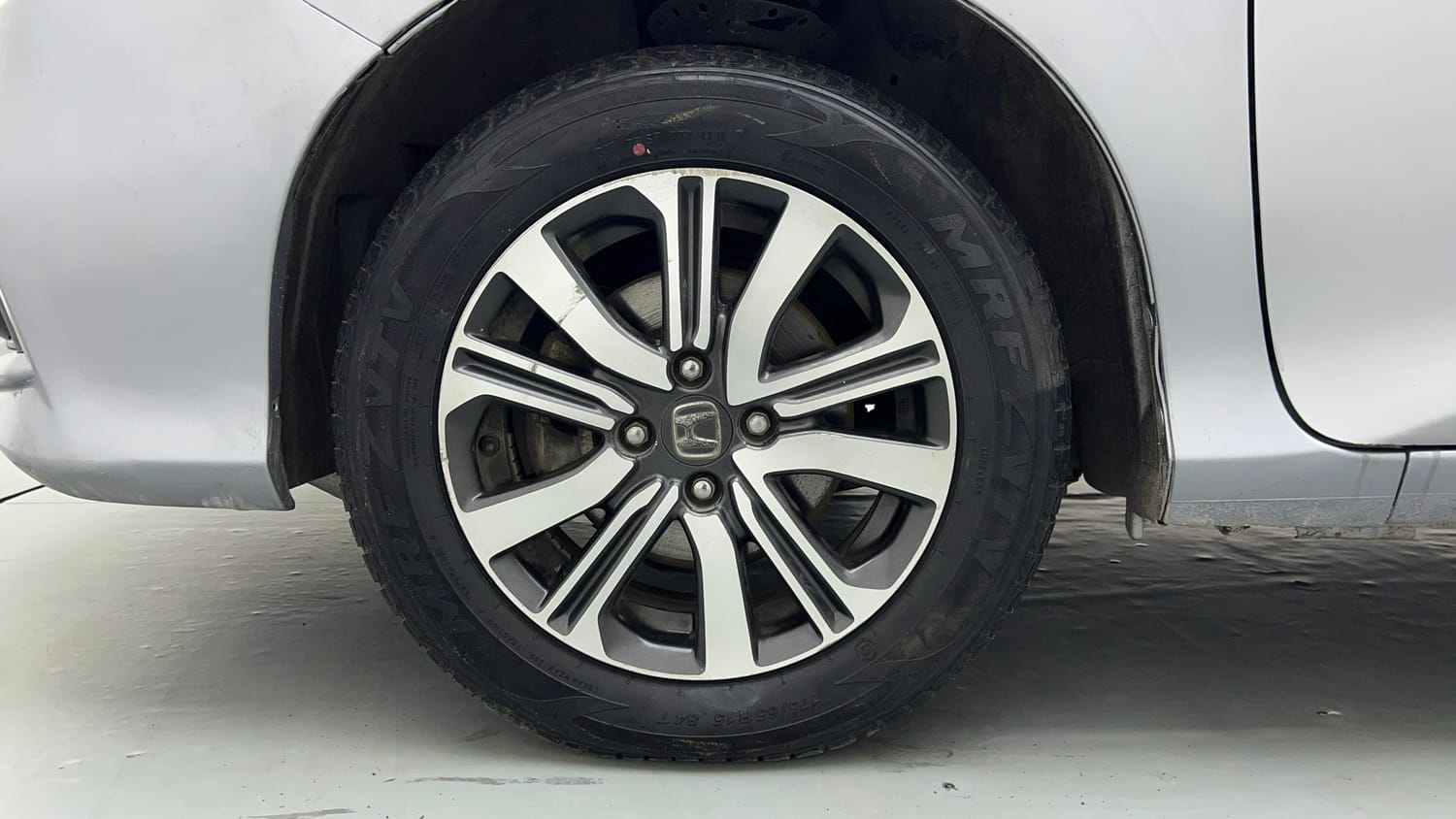 Used 2019 Honda City V CVT Petrol Petrol Automatic tyres LEFT FRONT TYRE RIM VIEW