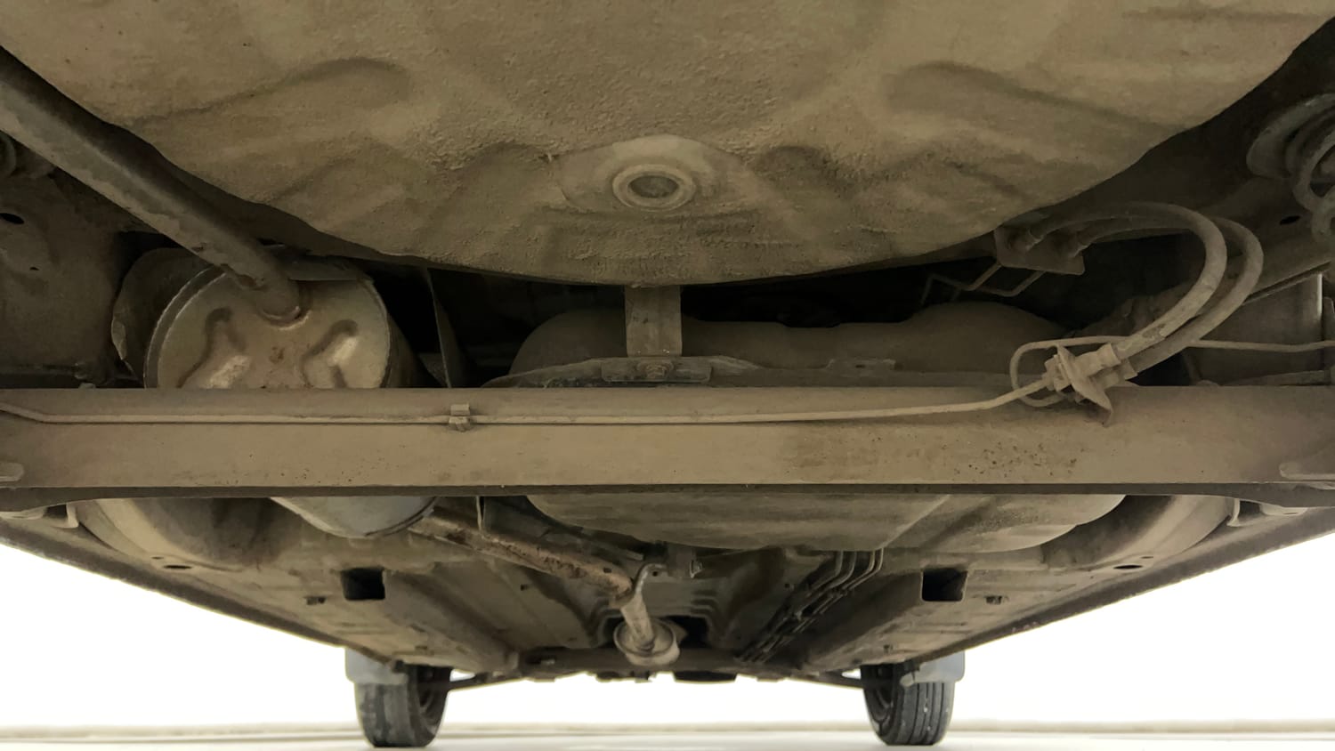 Used 2018 Renault Kwid RXT (O) 1.0 SCE Edition Petrol Manual extra REAR UNDERBODY VIEW (TAKEN FROM REAR)