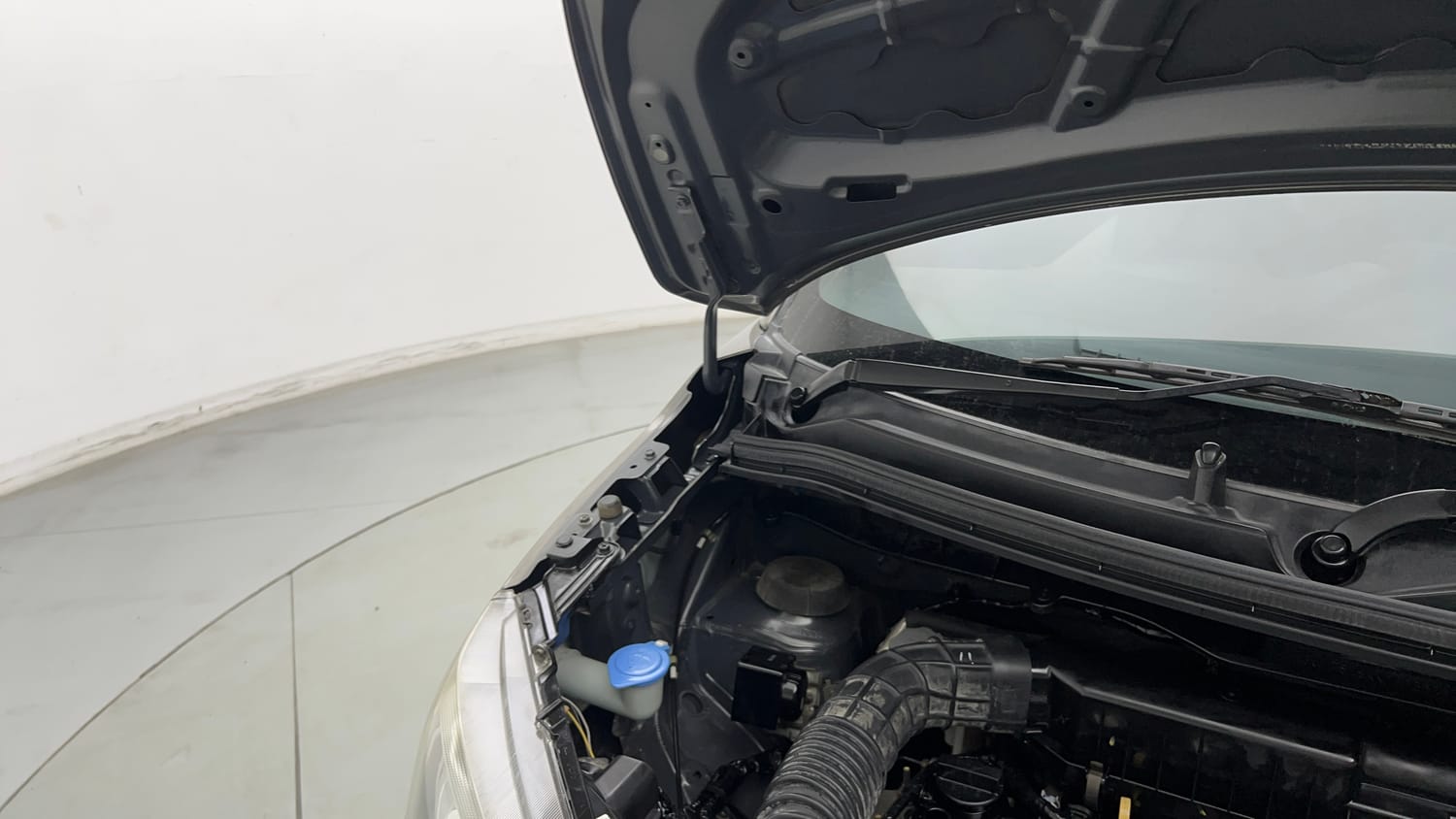 Used 2020 Maruti Suzuki Wagon R 1.0 VXi (O) 1.0 AMT Petrol Automatic engine ENGINE RIGHT SIDE HINGE & APRON VIEW
