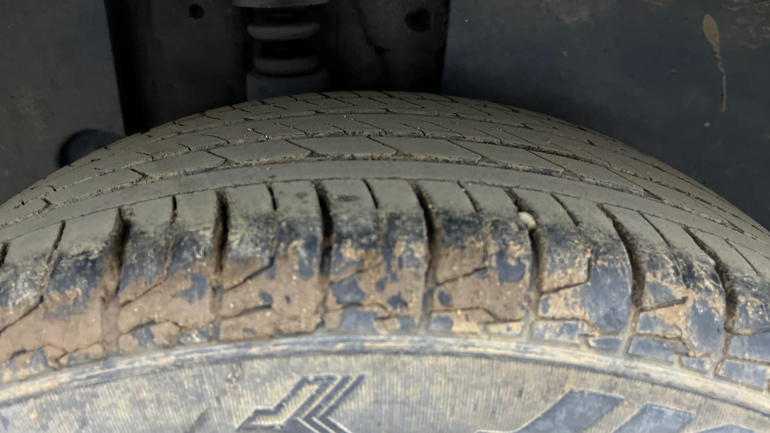 Used 2022 Kia Seltos GTX Plus 1.4 DCT Petrol Automatic tyres RIGHT REAR TYRE TREAD VIEW