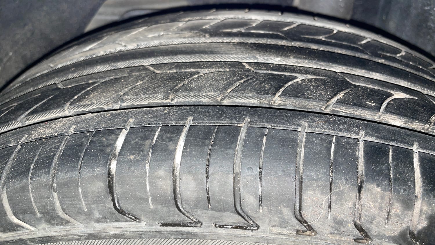 Used 2015 Ford Figo Trend 1.2 Ti-VCT Petrol Manual tyres LEFT REAR TYRE TREAD VIEW
