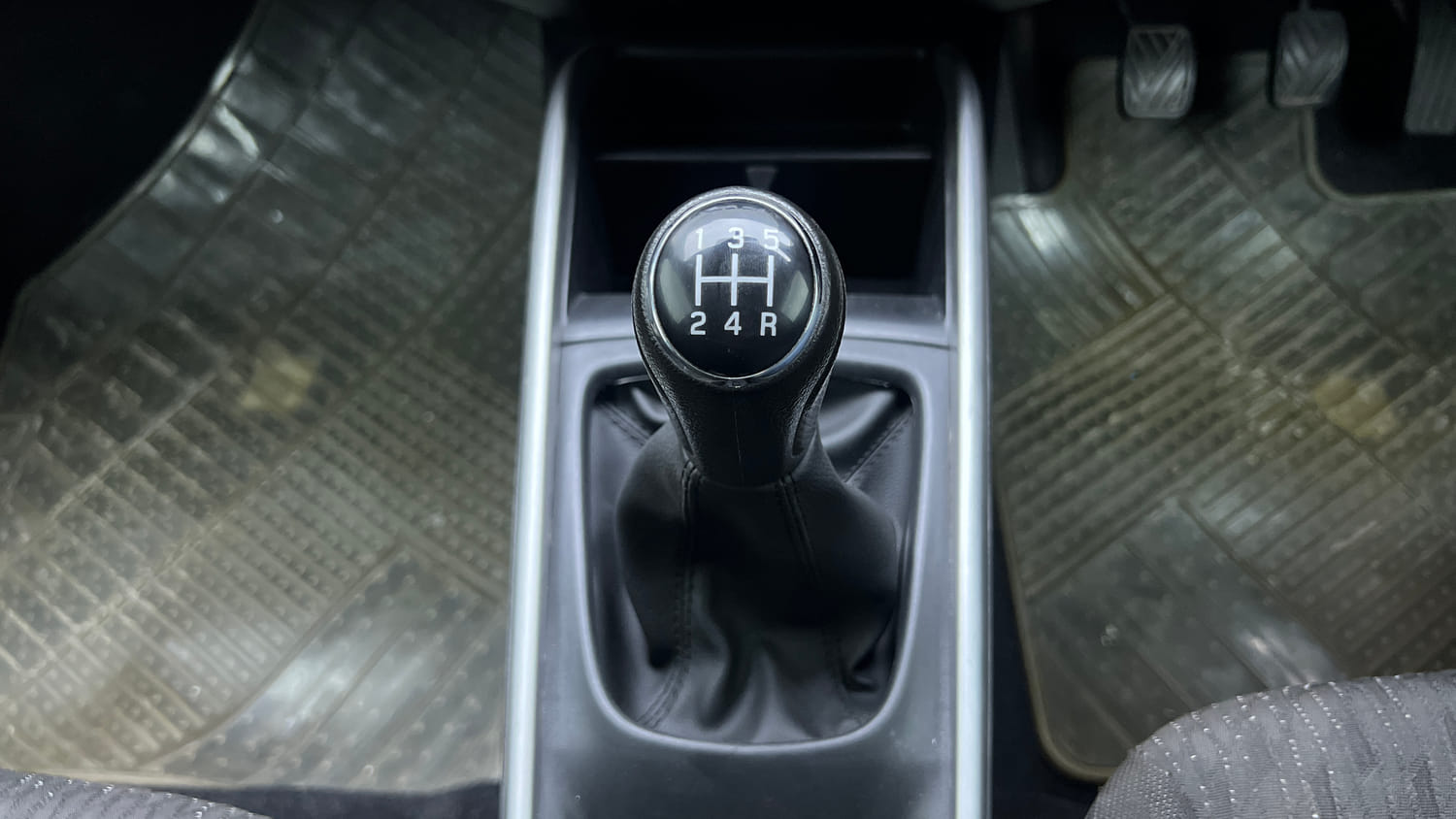 Used 2017 Maruti Suzuki Baleno Alpha 1.2 Petrol Manual interior GEAR  KNOB VIEW