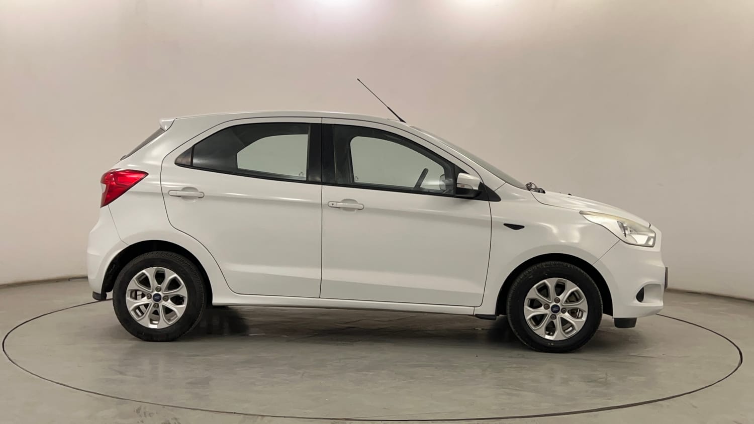 Used 2018 Ford Figo Titanium 1.2 Ti-VCT Petrol Manual exterior RIGHT SIDE VIEW