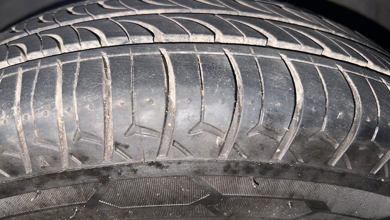 Used 2011 Hyundai i10 Magna 1.2 Kappa2 Petrol Manual tyres LEFT FRONT TYRE TREAD VIEW