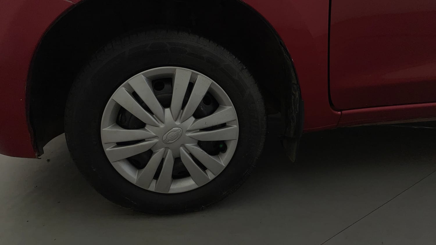 Used 2014 Datsun GO T Petrol Manual tyres LEFT FRONT TYRE RIM VIEW