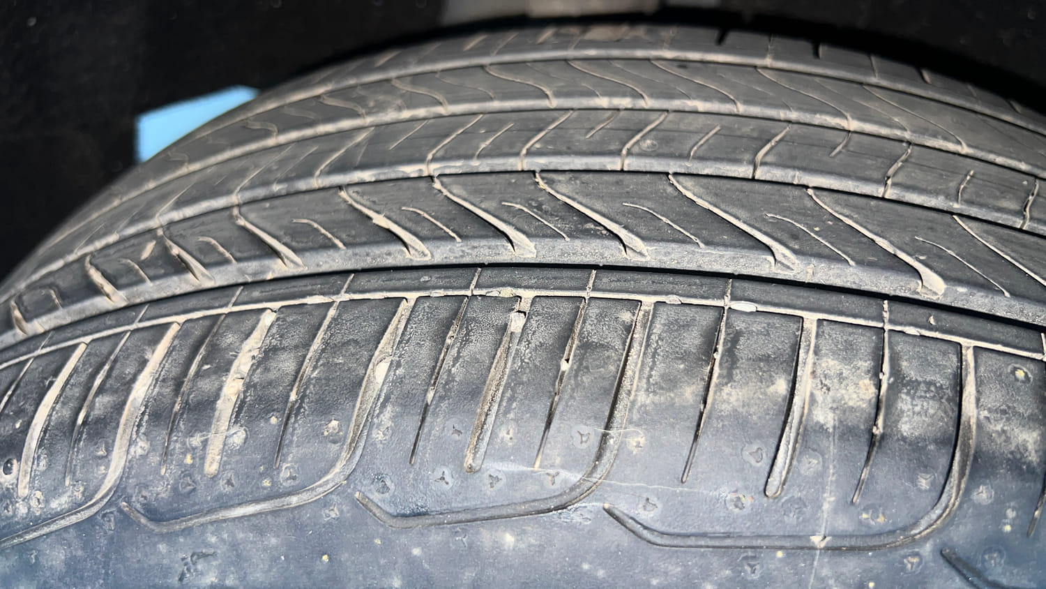 Used 2017 Maruti Suzuki Baleno Alpha 1.2 Petrol Manual tyres RIGHT REAR TYRE TREAD VIEW