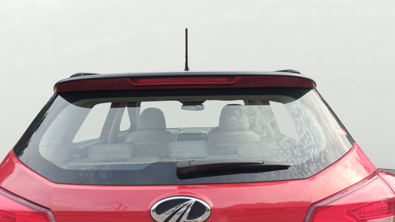 Used 2022 Mahindra XUV 300 W8 (O) 1.5 Diesel AMT Diesel Automatic exterior BACK WINDSHIELD VIEW