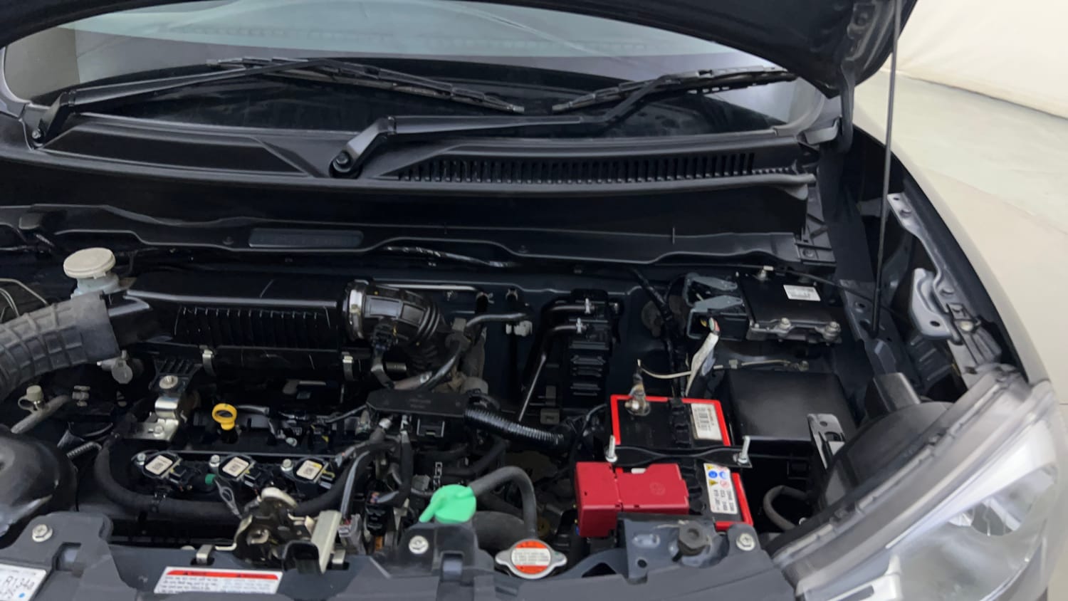 Used 2021 Maruti Suzuki S-Presso VXi Petrol Manual engine ENGINE LEFT SIDE HINGE & APRON VIEW
