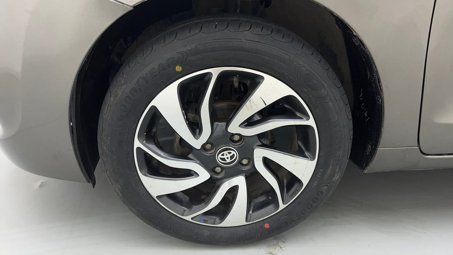 Used 2020 Toyota Glanza V CVT Petrol Automatic tyres LEFT FRONT TYRE RIM VIEW