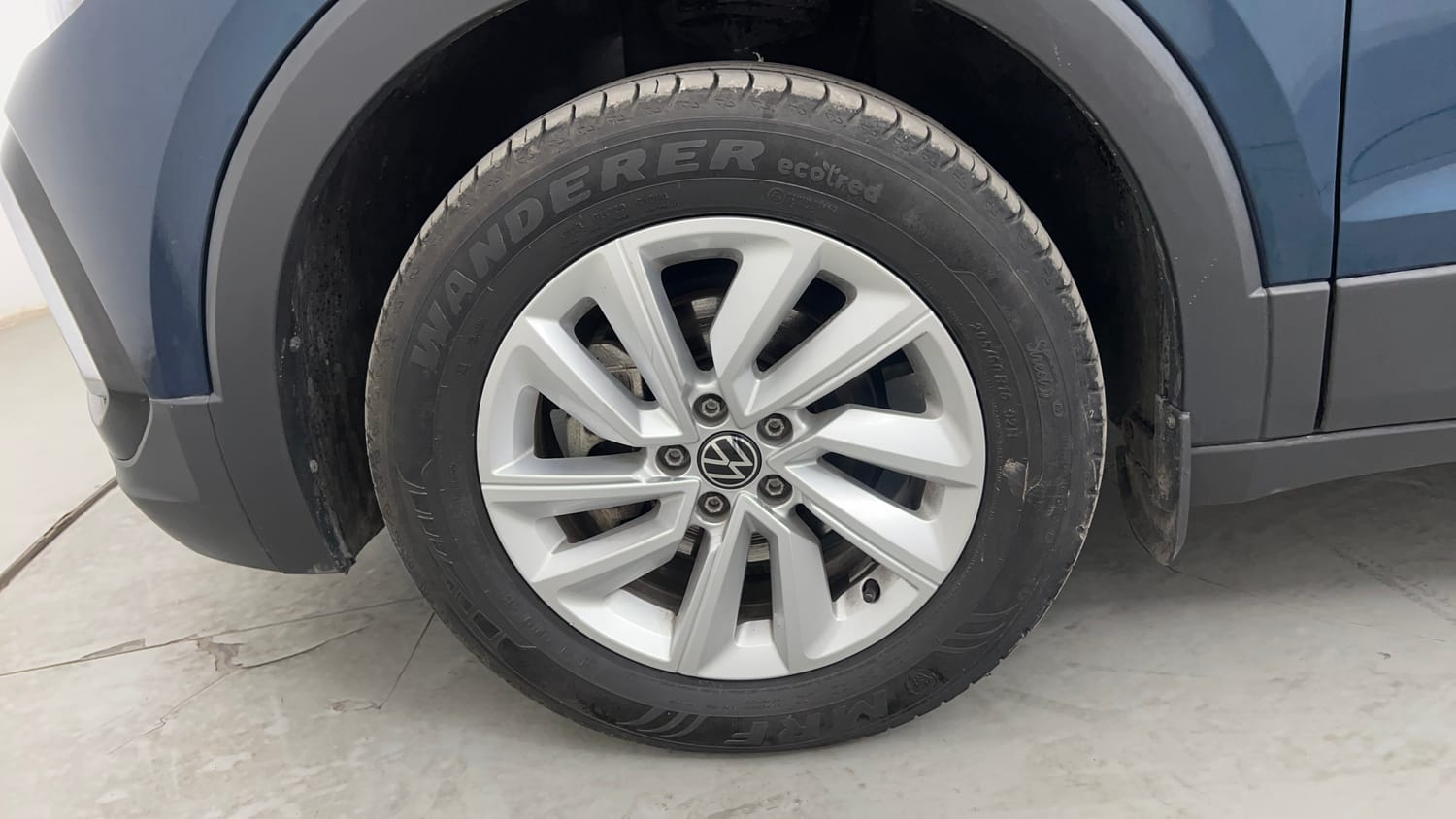 Used 2025 Volkswagen Taigun Highline 1.0 TSI MT Petrol Manual tyres LEFT FRONT TYRE RIM VIEW