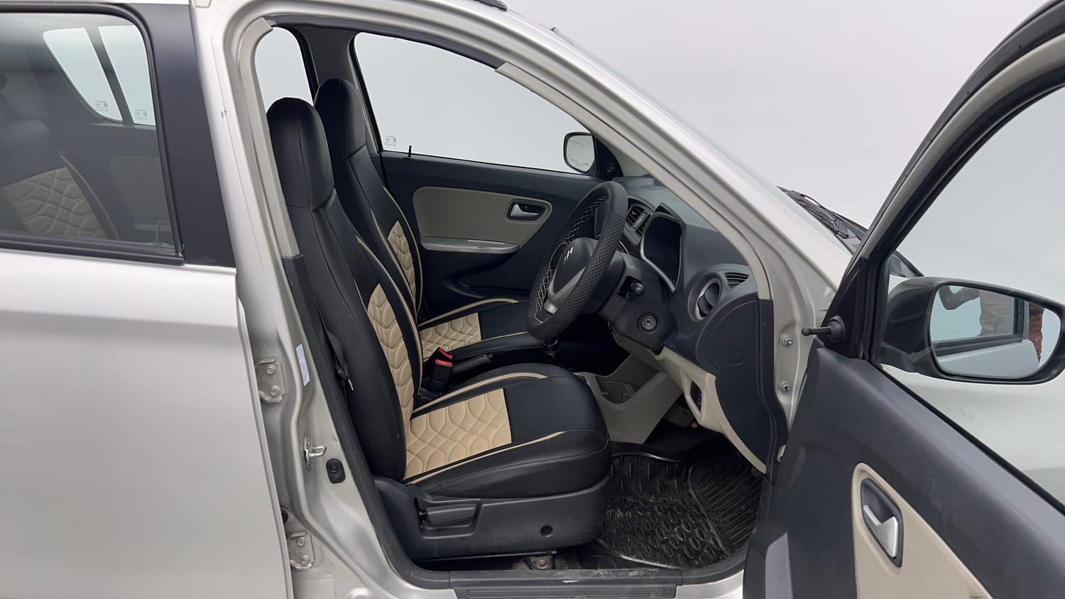 Used 2015 Maruti Suzuki Alto K10 VXi Petrol Manual interior RIGHT SIDE FRONT DOOR CABIN VIEW