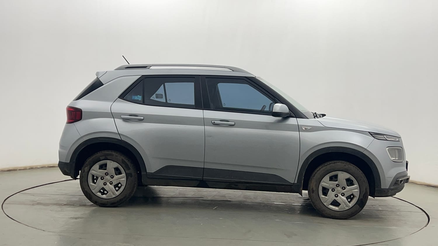 Used 2022 Hyundai Venue S 1.2 Petrol Petrol Manual exterior RIGHT SIDE VIEW