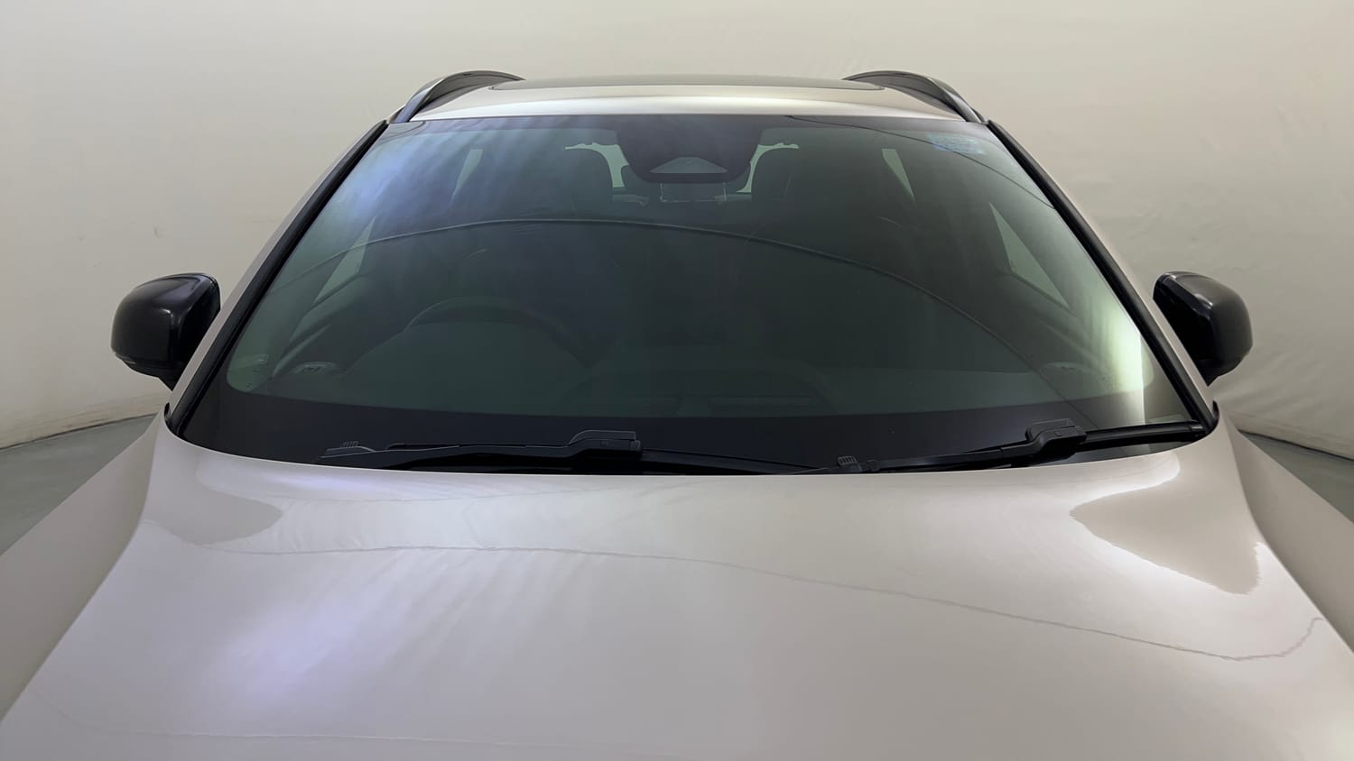 Used 2023 Volvo XC40 B4 Ultimate Petrol Automatic exterior FRONT WINDSHIELD VIEW