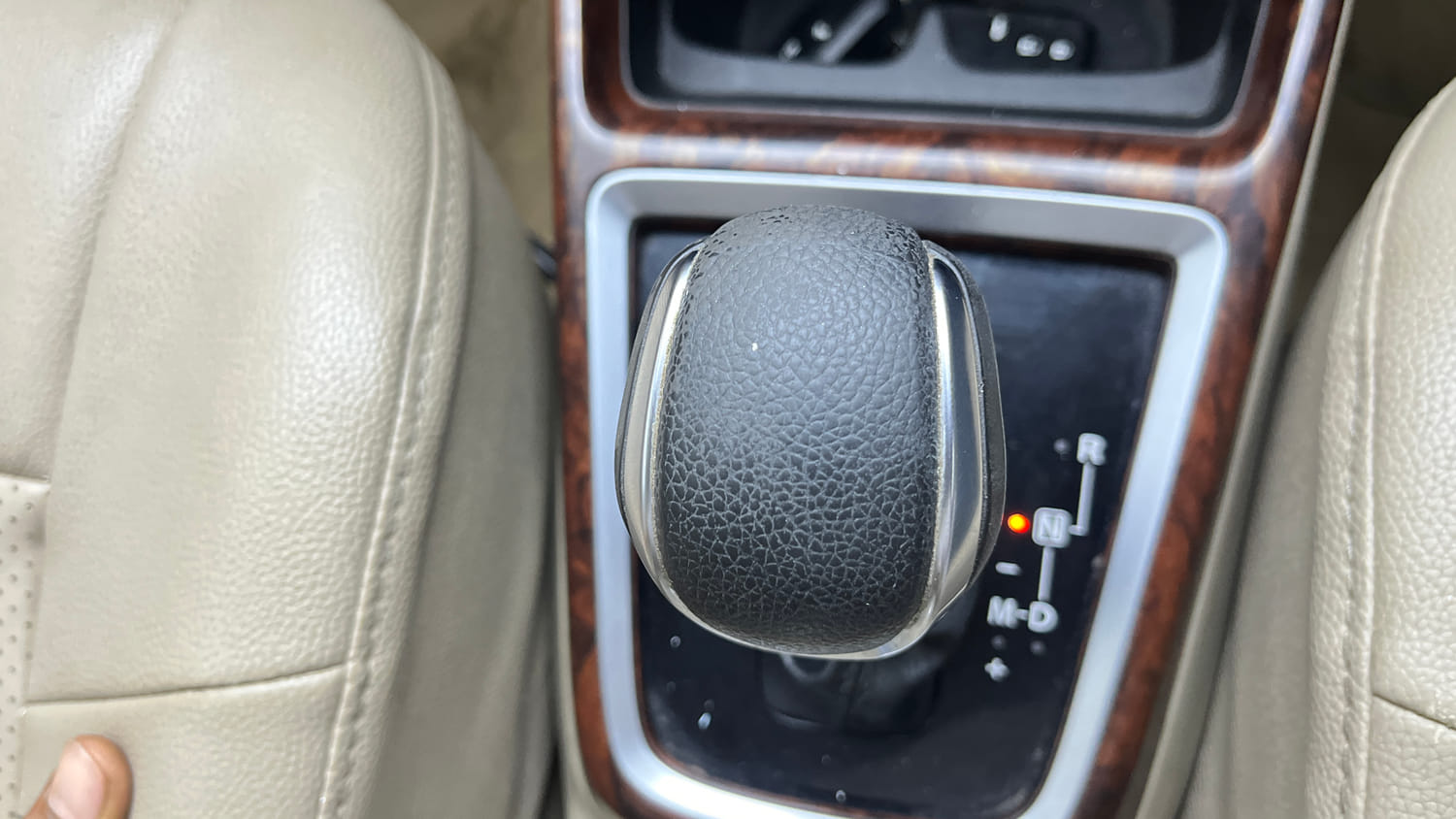 Used 2018 Maruti Suzuki Dzire ZDi Plus AMT Diesel Automatic interior GEAR  KNOB VIEW