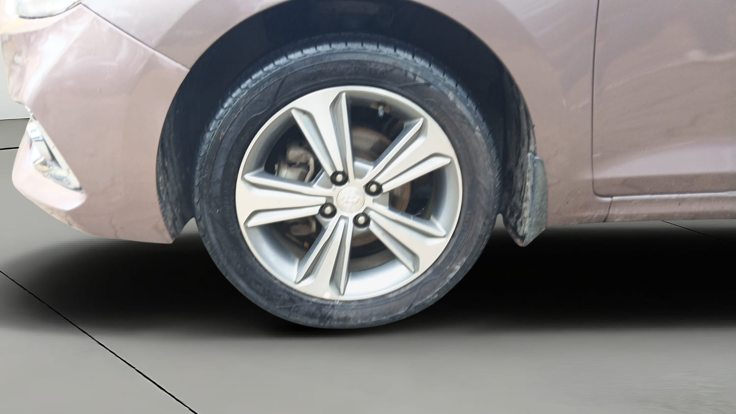 Used 2018 Hyundai Verna SX (O)1.6 VTVT Petrol Manual tyres LEFT FRONT TYRE RIM VIEW