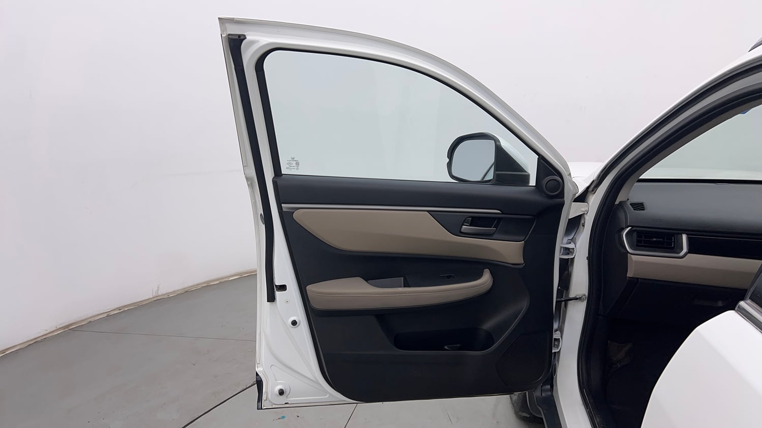 Used 2023 Honda Elevate VX MT Petrol Manual interior LEFT FRONT DOOR OPEN VIEW