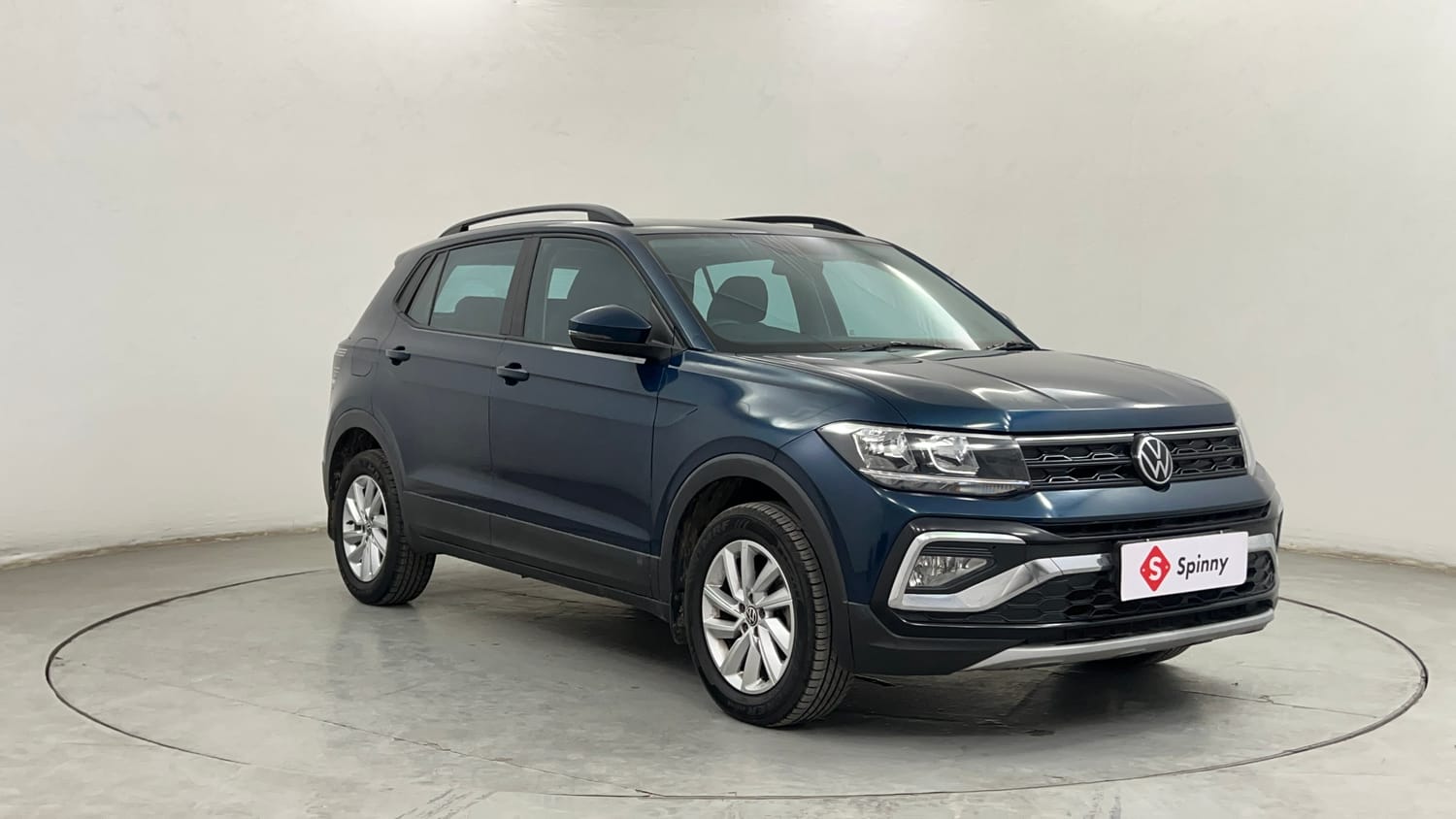 Used 2025 Volkswagen Taigun Highline 1.0 TSI MT Petrol Manual exterior RIGHT FRONT CORNER VIEW