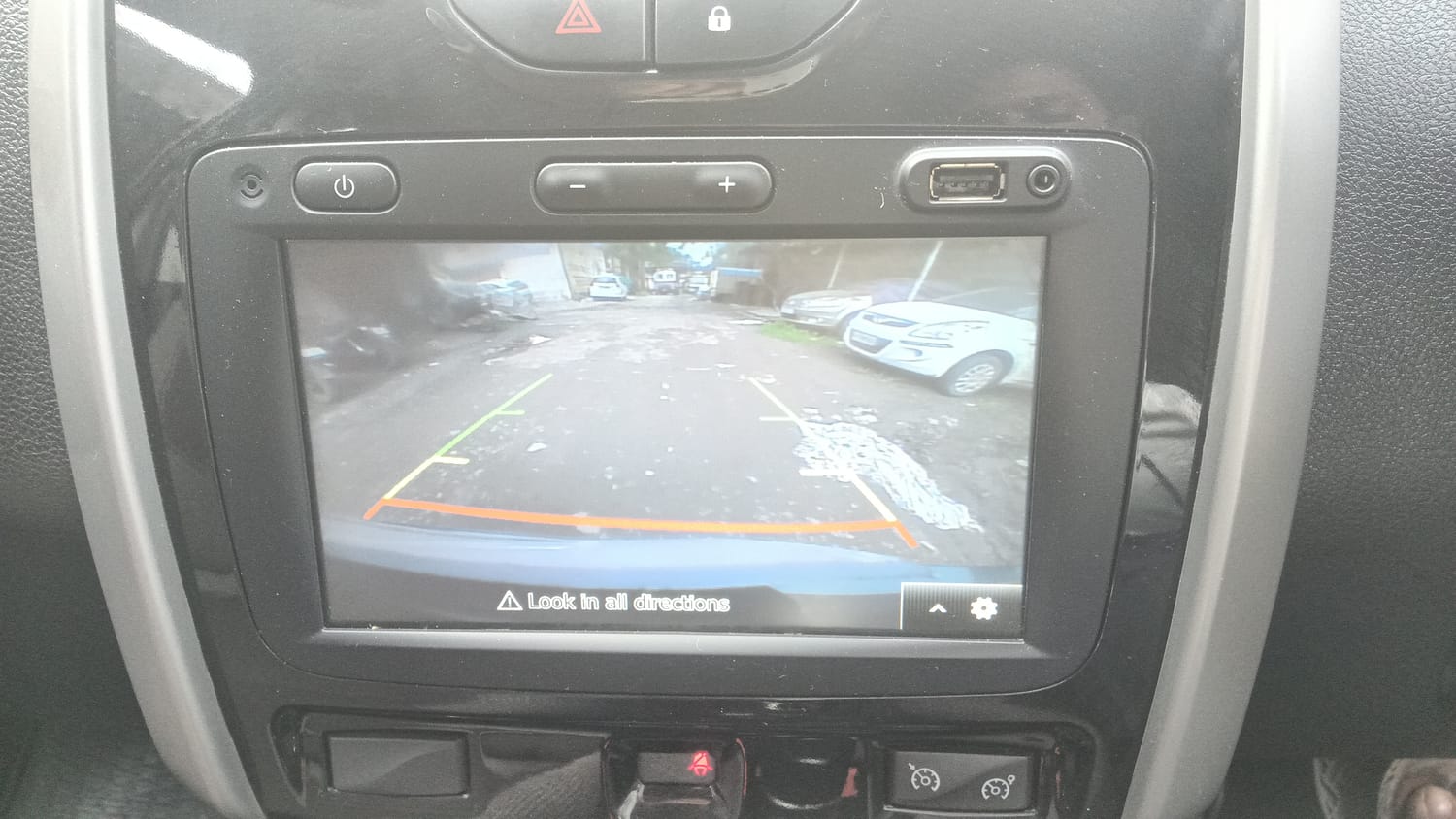 Used 2021 Renault Duster RXZ 1.3 Turbo Petrol CVT Petrol Automatic top_features Rear camera