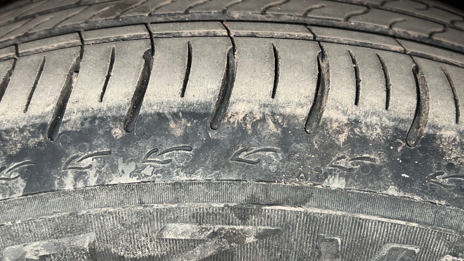 Used 2012 Volkswagen Polo Comfortline 1.2L (P) Petrol Manual tyres RIGHT FRONT TYRE TREAD VIEW