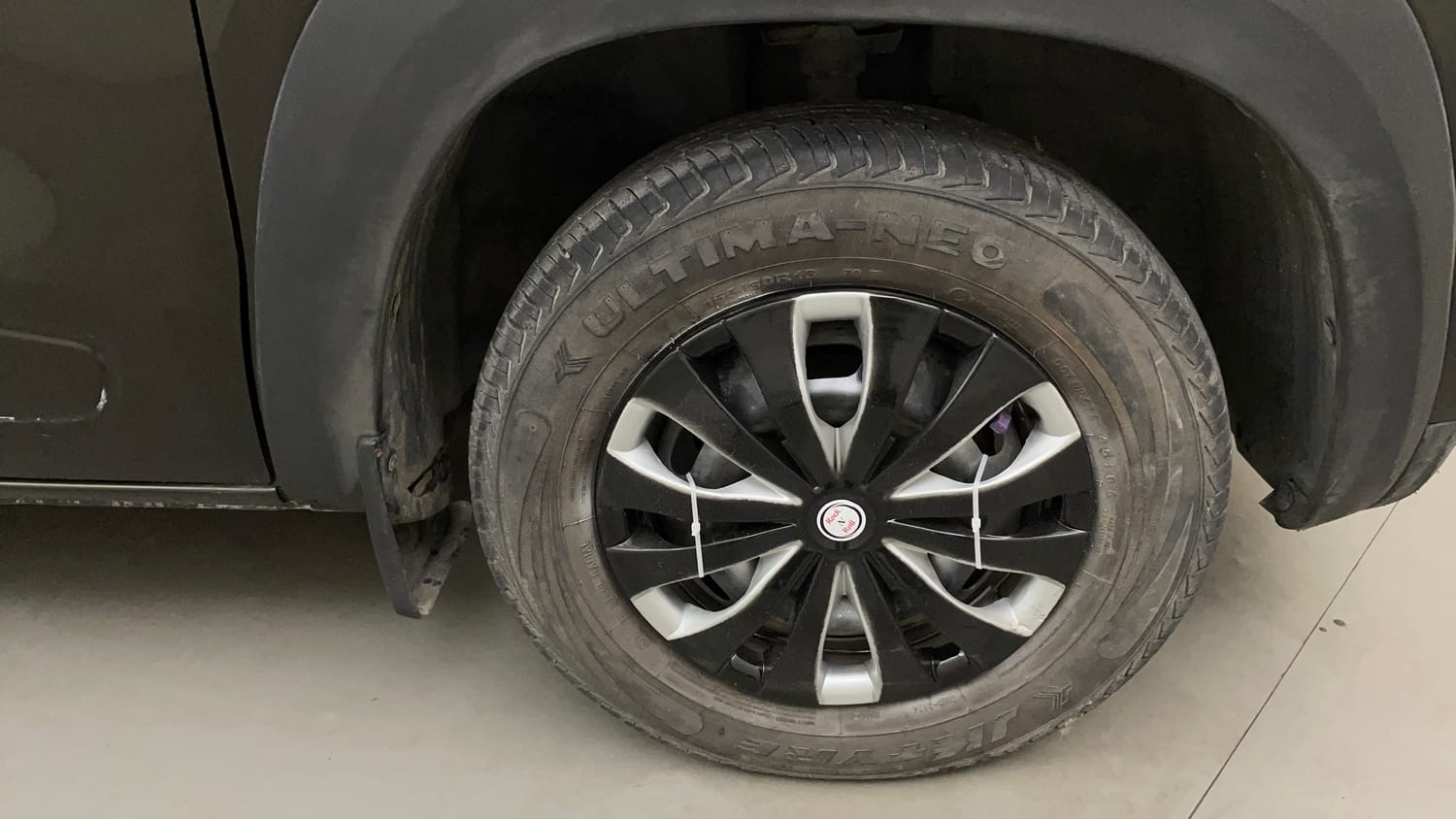 Used 2019 Renault Kwid RXT Opt Petrol Manual tyres RIGHT FRONT TYRE RIM VIEW
