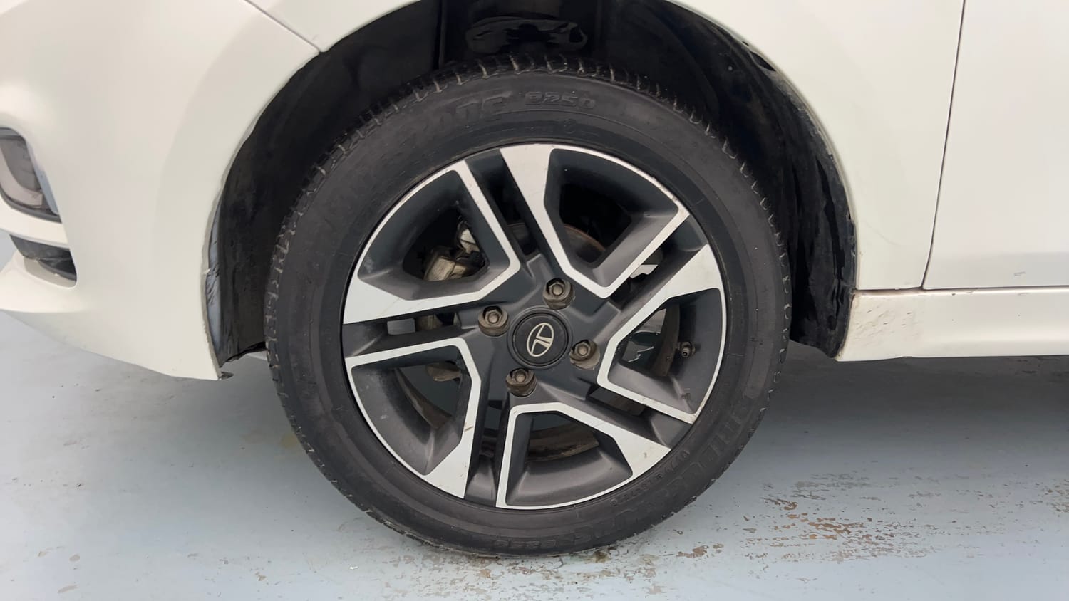 Used 2022 Tata Tiago XZ Plus Petrol Manual tyres LEFT FRONT TYRE RIM VIEW