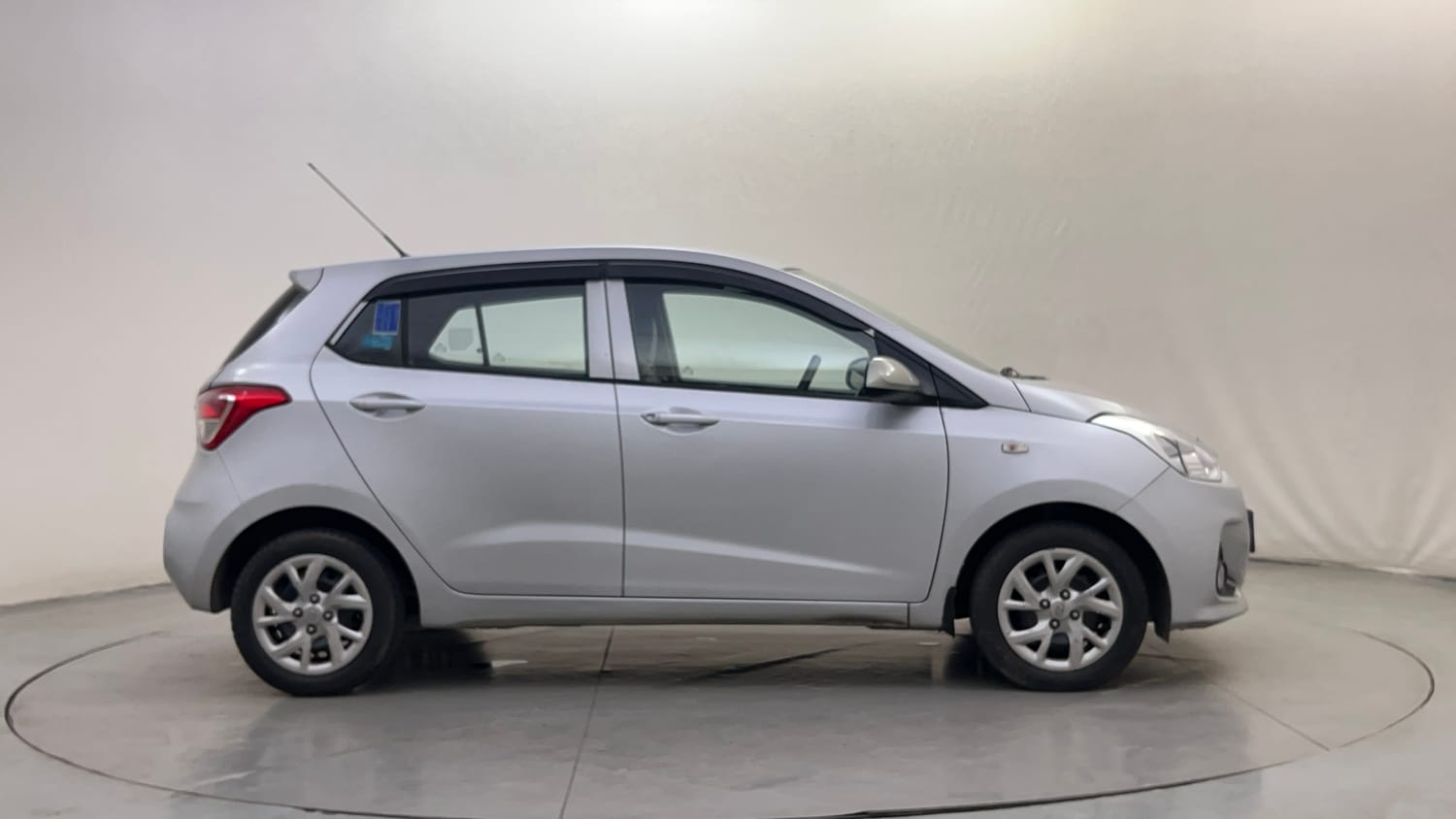 Used 2017 Hyundai Grand i10 Sportz 1.2 Kappa VTVT Petrol Manual exterior RIGHT SIDE VIEW